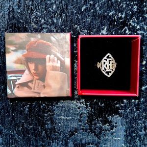 ⭐️Authentic Red Album Ring by Cathy Waterman⭐️